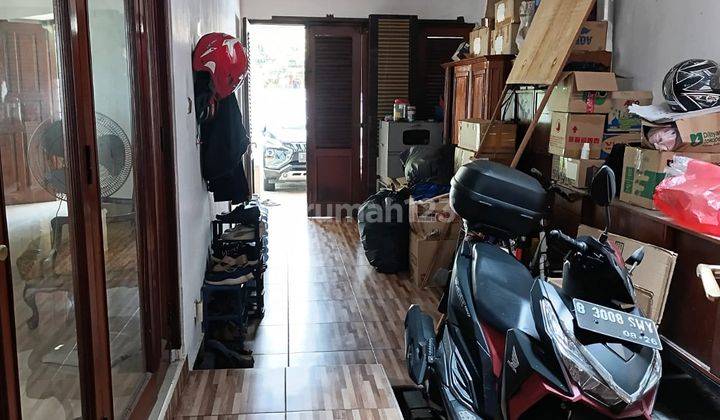 Di  Rumah di Jl. Ismail Pondok Pinang - Kebayoran Lama Selatan 2