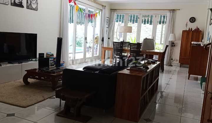 Di Rumah di Jl. Berlian I Buntu Cilandak Barat Jakarta Selatan Di Rumah di Jl. Berlian I Buntu Cilandak Barat Jakarta Selatan