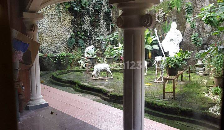 Di  Rumah mewah antik di Jl Permata Intan Grogol Utara Permata Hijau Jakarta selatan 2