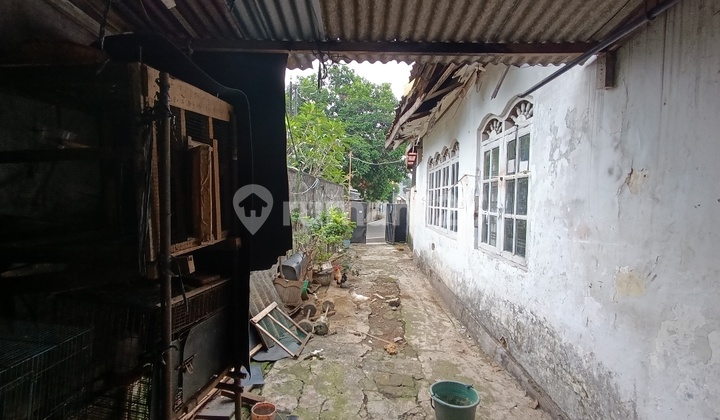 For Sale Old house, land value only Jl. Cendrawasih Petukangan Selatan, Pesanggrahan, South Jakarta. For Sale Old house, land value only Jl. Cendrawasih Petukangan Selatan, Pesanggrahan, South Jakarta.