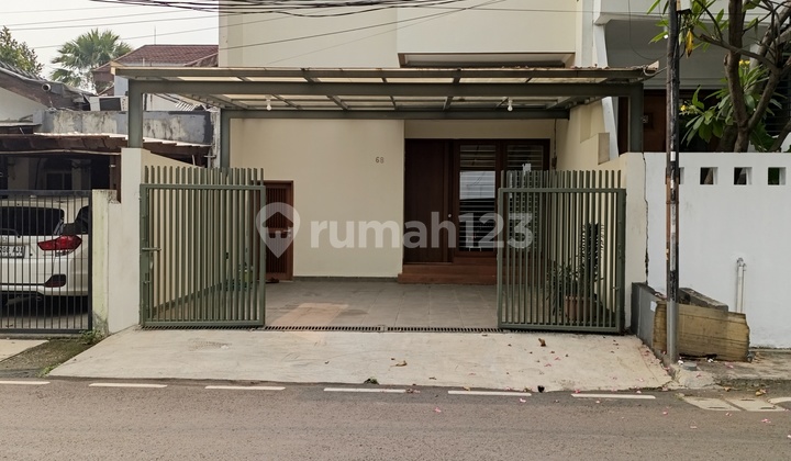 Dijual Rumah 2lt Siap Huni, Lokasi Tenang, Dekat Pusat Pembelanjaan