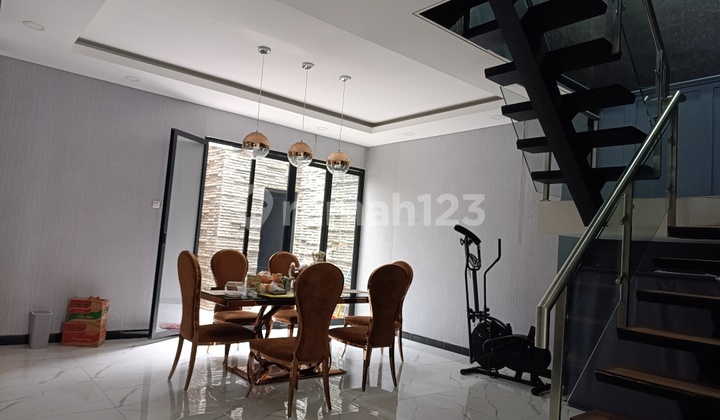 For Sale: Nice ready-to-occupy house on Bendi Street, Kebayoran Lama, South Jakarta. 2
