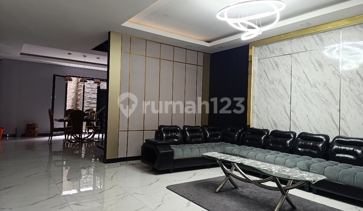 For Sale: Nice ready-to-occupy house on Bendi Street, Kebayoran Lama, South Jakarta.