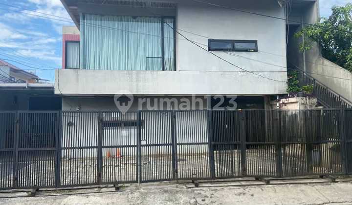 Dijual Rumah Tinggal Posisi Hoek Lokasi Cocok Untuk Kost-kostan Dan Usaha Di Daerah Kebayoran Lama, Jakarta Selatan Dijual Rumah Tinggal Posisi Hoek Lokasi Cocok Untuk Kost-kostan Dan Usaha Di Daerah Kebayoran Lama, Jakarta Selatan