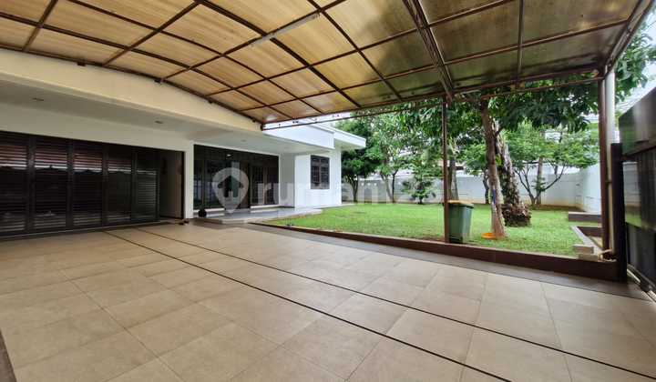 Rumah di Jual lokasi Strategis di hoek, terawat dan siap huni lokasi di Jl Gaharu, Cipete, Cilandak, Jakarta Selatan 2