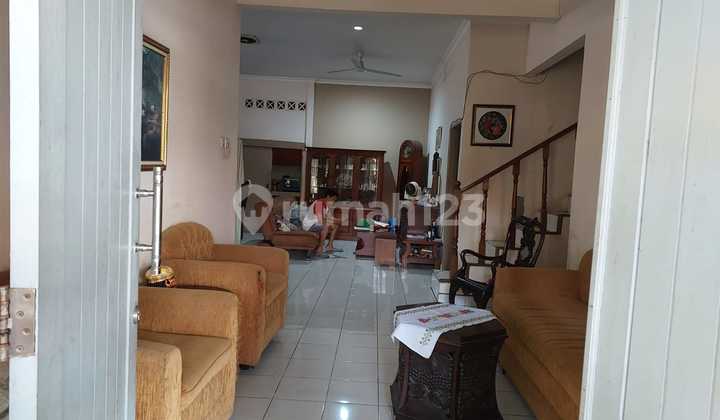 For Sale Well-Maintained Old House on Merpati Street, Pesanggrahan, South Jakarta For Sale Well-Maintained Old House on Merpati Street, Pesanggrahan, South Jakarta