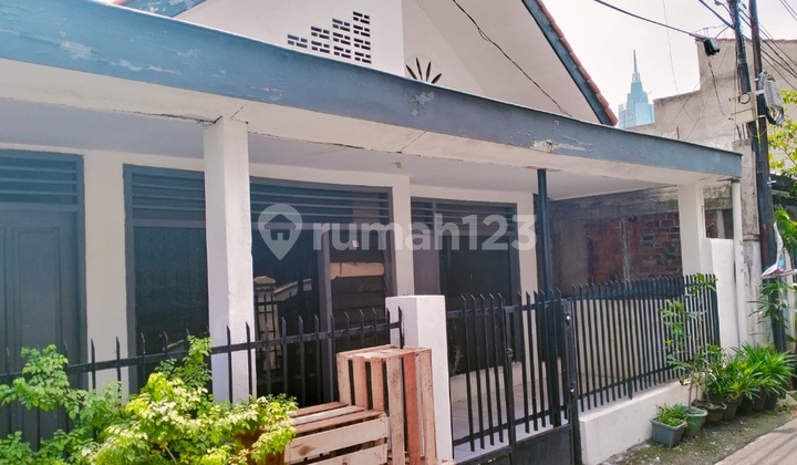 Dijual rumah bangunan lama hitung tanah di Jalan Pulo Cempaka  Grogol Utara, Kemandoran 1, Kebayoran Lama, Jakarta Selatan 2