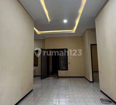 Rumah Asri di Palm Spring Regency Jambangan Surabaya 2