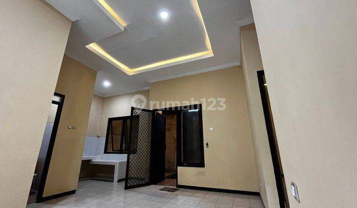 Rumah Asri di Palm Spring Regency Jambangan Surabaya 3