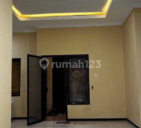 Rumah Asri di Palm Spring Regency Jambangan Surabaya 16