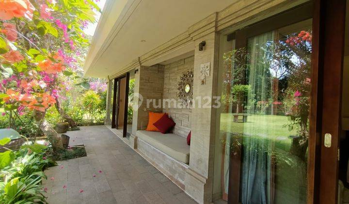 Dijual Villa Cantik Dengan Taman Besar Yang Indah, Jarak Jalan Kaki Ke Pantai Padang Galak, Sanur 2