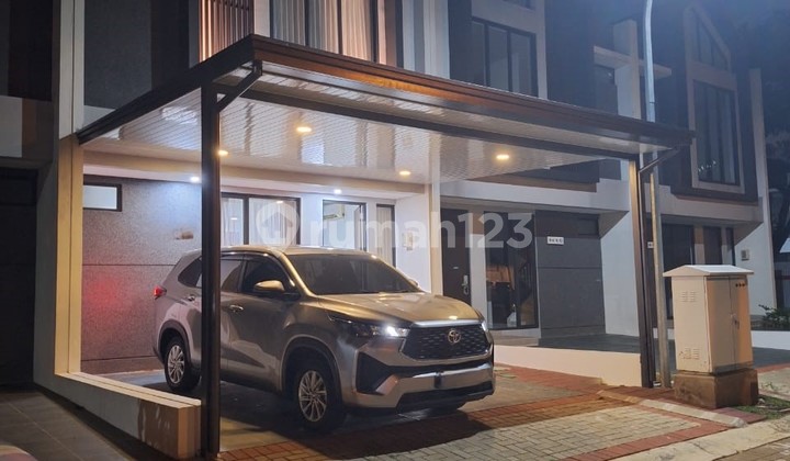 Modern style house for rent in Sektor 7-Bintaro complex.