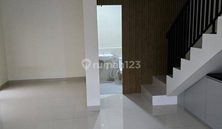 Graha Raya rumah baru 2 1/2 lntai cantik modern looking di Graha Raya 2