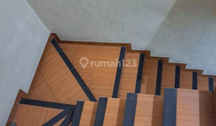 Rumah Hook 2 Lantai Hadap Taman di Jakarta Barat 2