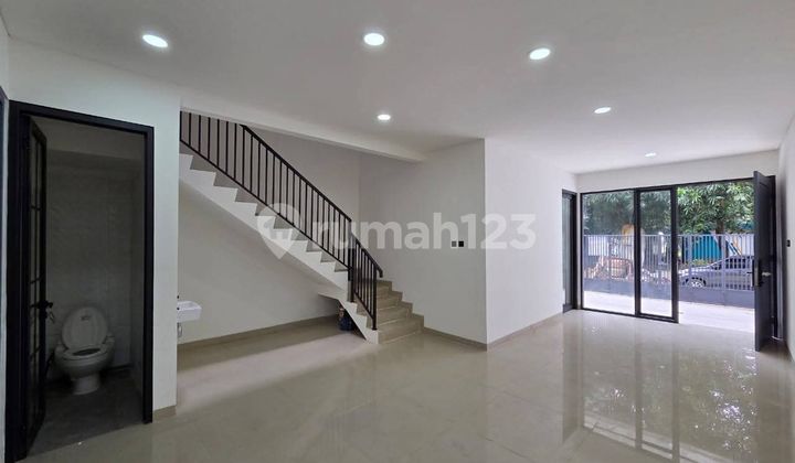 Rumah Bagus 3 Lantai di Citra Garden 5 Jkt Barat