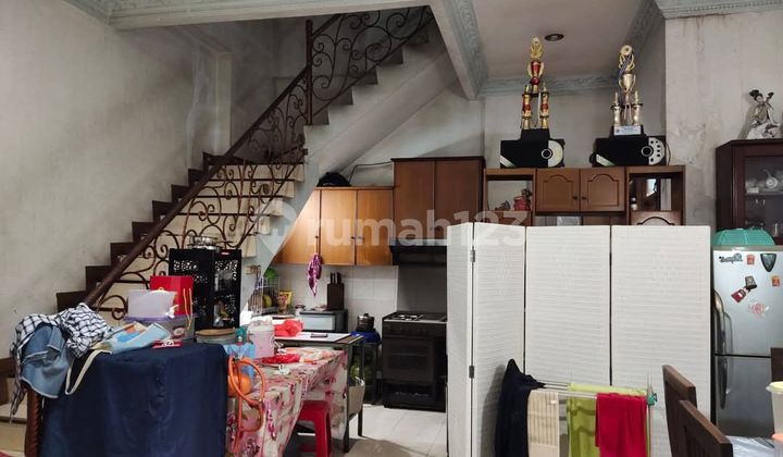 Strategic 2.5-Story House in Citra Garden 2, West Jakarta 2