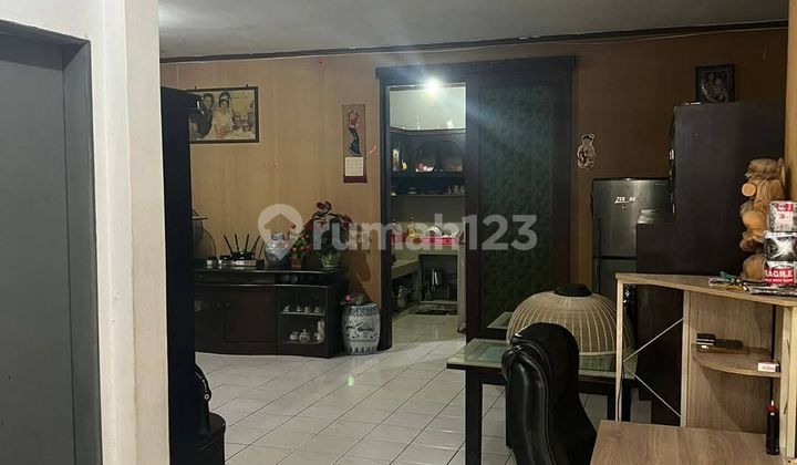 2-Story Hook House in Daan Mogot Baru Complex, West Jakarta 2