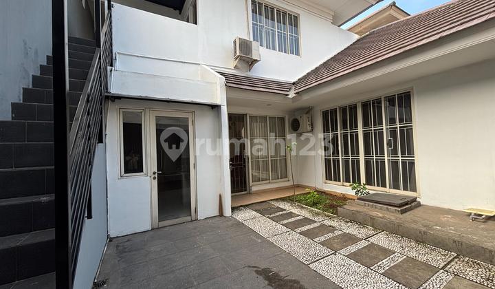Rumah Semi Furnished hadap utara di Sutera Victoria Alam Sutera