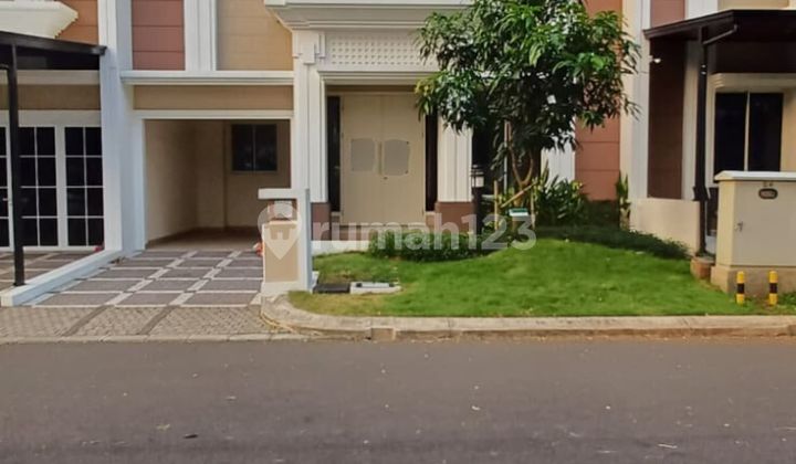 2-story house in The Spring Cluster Flamingo