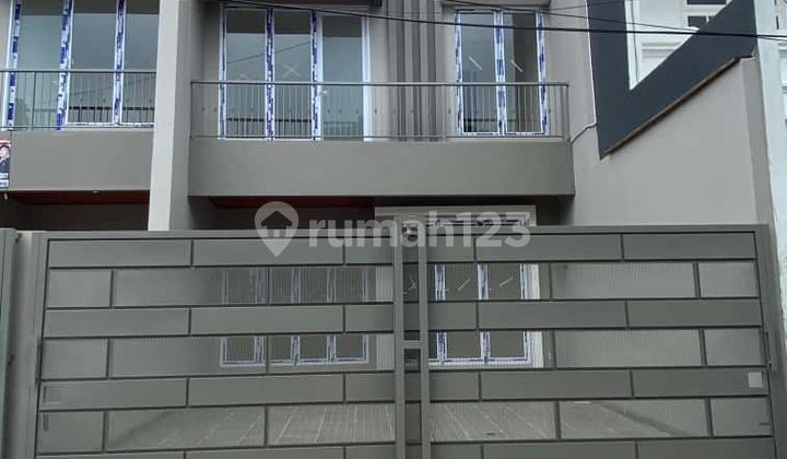 Rumah Cakep Semi Furnished di Melati Mas