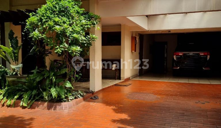 House on Jalan Bangka Kebayoran Baru Semi Furnished
