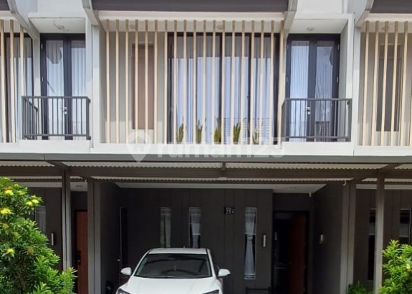 Rumah Full Furnished bagus dengan attic room di Cluster Z Living, Grand Wisata