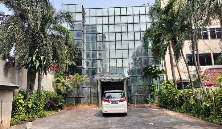 Gedung Kantor di Kemayoran 3 Lantai Ada Gudang Dan Tanah Kosong Posisi Di Pinggir Jalan Raya 1