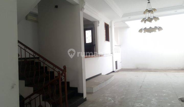 Rumah 2,5 Lantai di Permata Buana, Jakarta Barat 2