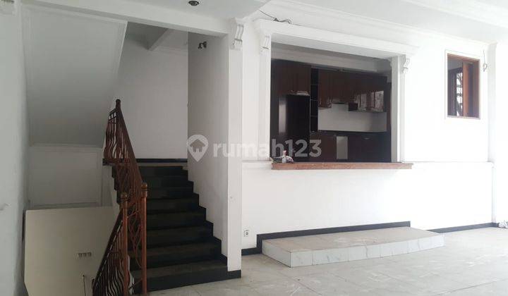 Rumah 2,5 Lantai di Permata Buana, Jakarta Barat 1