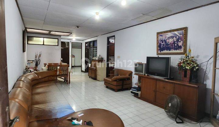 Rumah Lokasi Strategis di Puri Indah, Jakarta Barat 1