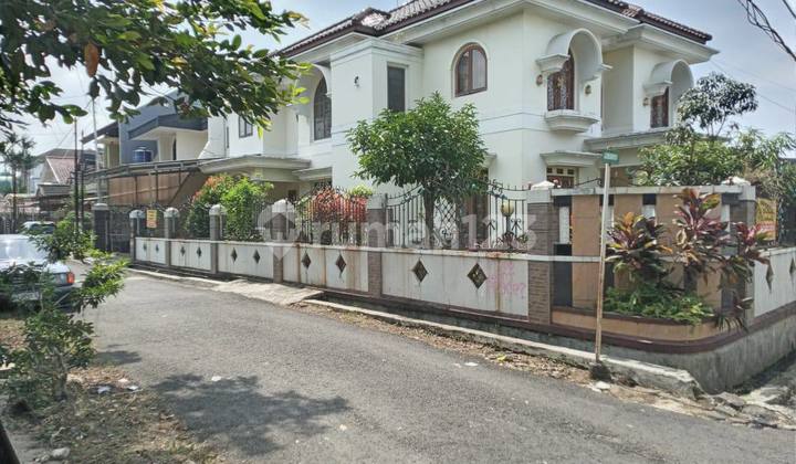 Semi-Furnished Luxury House Ready to Occupy, Strategic Location in Turangga, Central Bandung City 2