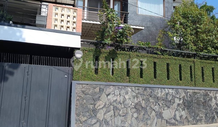 Rumah Nyaman View Gunung dan Kota Samping Jalan Siap Huni Furnished Murah di Cikutra SHM