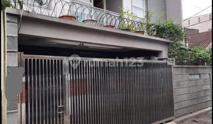 Strategic Luxury House Ready to Occupy in Central Bandung, Moh Toha Wing, SHM