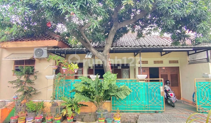 For Sale Ready-to-Occupy House in Cengkareng, Flood-Free Location Near Airport