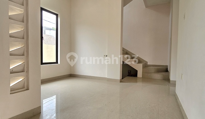 Dijual Rumah Baru Bangun Citra 1, Hoek, 3 Lantai Full, Ukuran 9X9, 3 + 1 Kamar Tidur, 3 + Kamar Mandi, Hadap Selatan - Timur, Sertifikat SHM 2