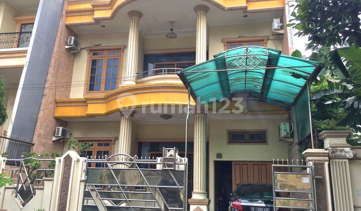 Dijual Rumah Taman Palem Lestari Siap Huni 2 Lantai, Lokasi Stategis Dekat Bandara Soeta, Luas Tanah 200 M, Luas Bangunan 400 M