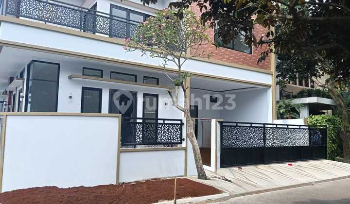 Rumah Brand New Modern Minimalis Posisi Hook di Kencana Loka Bsd