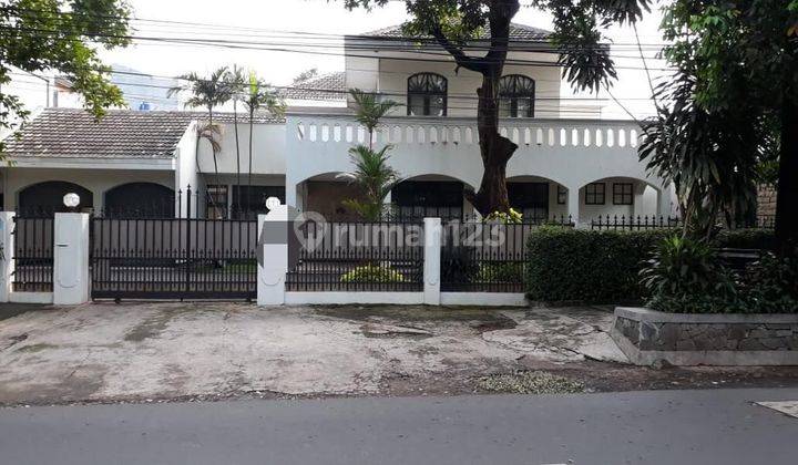 Rumah Jual Cepat halaman besar di Kemang Jakarta Selatan 1