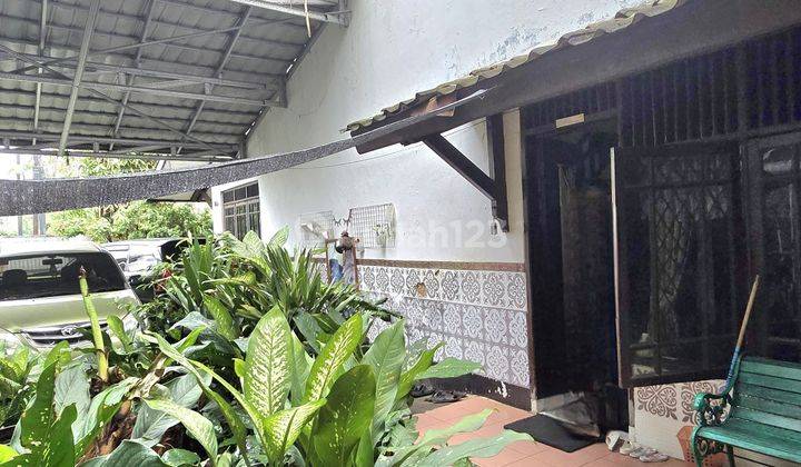 Rumah Pojok 2 Lantai Butuh Renovasi di Cilandak Barat 1