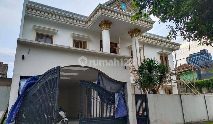 Rumah Dengan Kolam Renang Dalam Cluster Di Bsd Serpong Tangsel 1