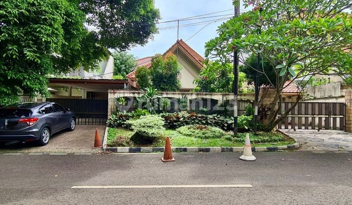 Rumah Asri Terawat Lokasi Premium di Menteng Jakarta Pusat 2