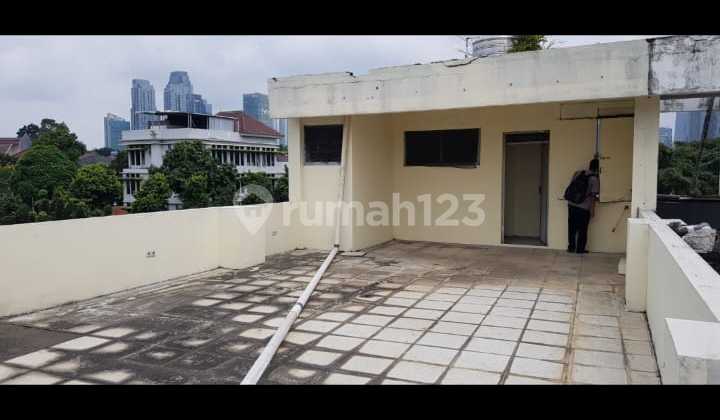 Quick Sale 3-Story Shop House Strategically Located in Kebayoran Baru 1