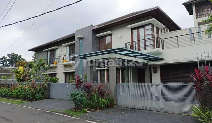 Rumah Modern dengan Paviliun di Ci Pondok Labu Cilandak Jaksel