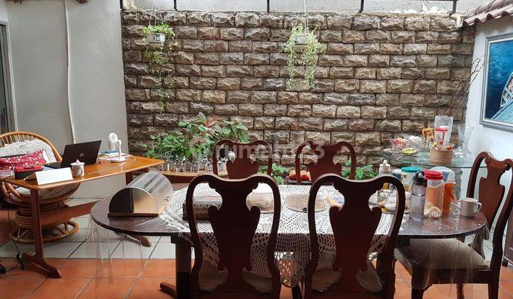 ruang makan jual cepat rumah terawat dekat