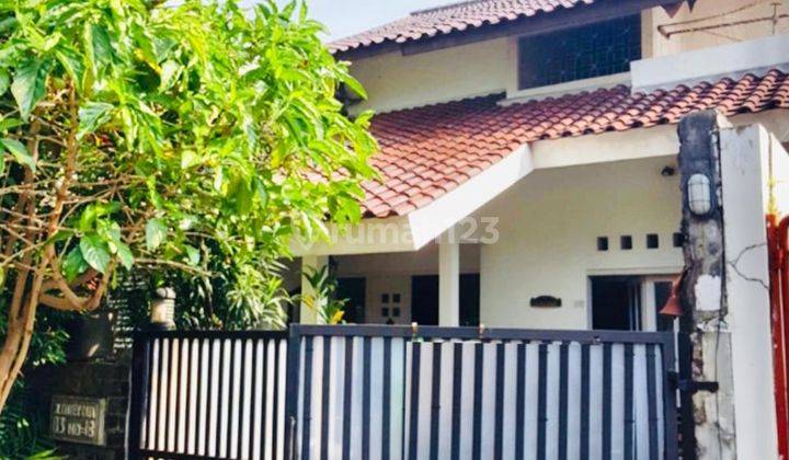 tampak depan jual cepat rumah terawat dekat