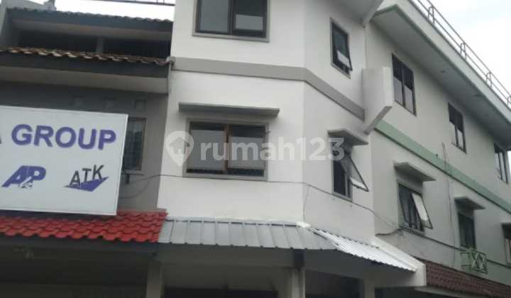 3-Storey Shop House For Quick Sale On Boulevard Street BSD Serpong 3-Storey Shop House For Quick Sale On Boulevard Street BSD Serpong