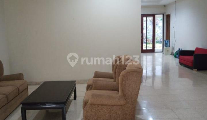 Rumah dengan Halaman Belakang Luas Lokasi Strategis di Cipete 2