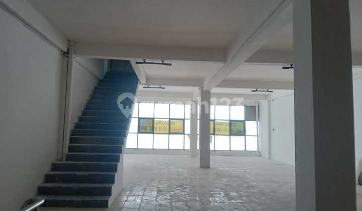 3.5-Story Shop House, Strategic Location, Shop House in Klender, FOR SALE and FOR RENT 3.5-Story Shop House, Strategic Location, Shop House in Klender, FOR SALE and FOR RENT