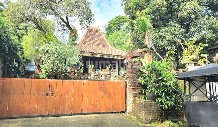 Rumah Asri Dengan Pendopo Dalam Cluster One Gate Di Sektor 9