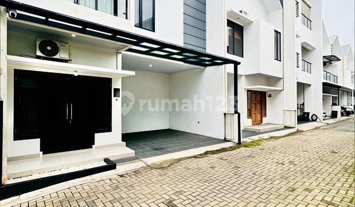 Rumah Ciamik Di Cilandak Bergaya Scandinavian Strategis  2